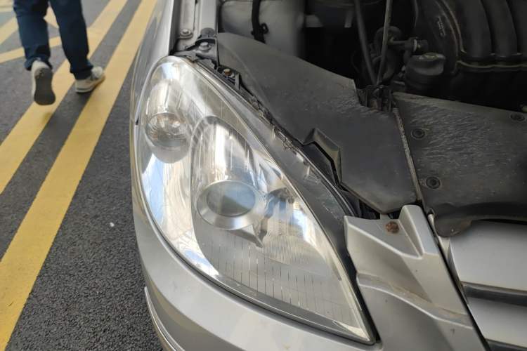 Used Mercedes-Benz B-Class 2009 B 200 Luxury Model Right Front Headlight