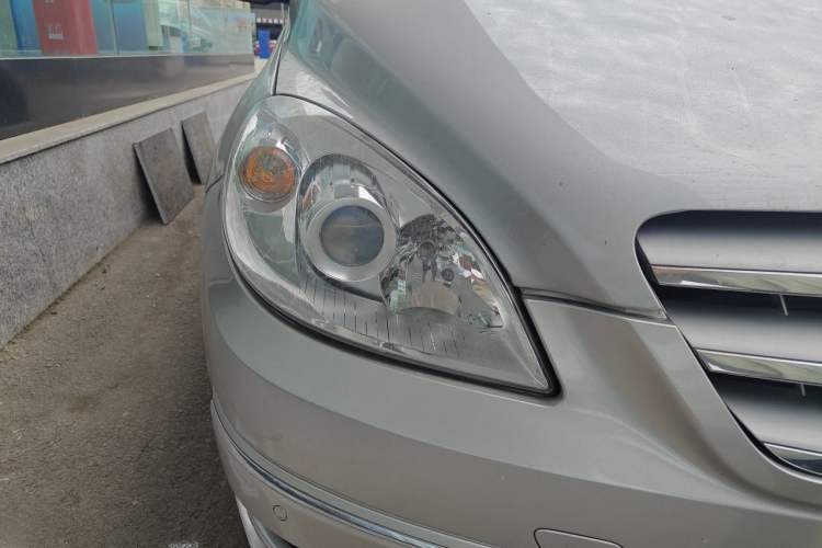 Used Mercedes-Benz B-Class 2009 B 200 Luxury Model Right Front Headlight