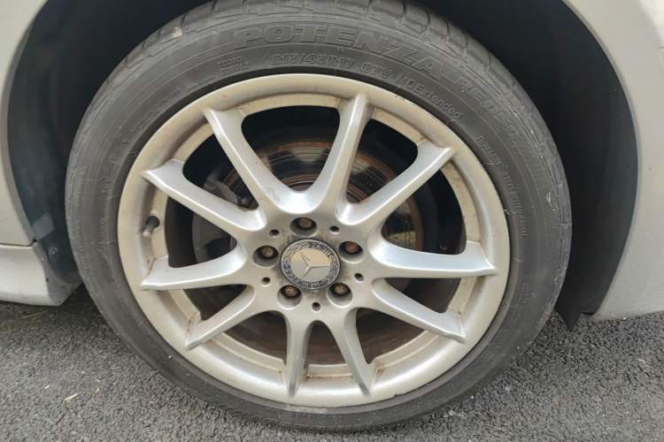 Used Mercedes-Benz B-Class 2009 B 200 Luxury Model Right Front Wheel Hub