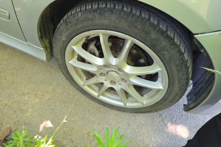 Used Mercedes-Benz B-Class 2009 B 200 Fashion Model Right Front Wheel Hub