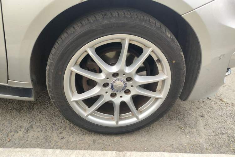 Used Mercedes-Benz B-Class 2009 B 200 Fashion Model Right Front Wheel Hub