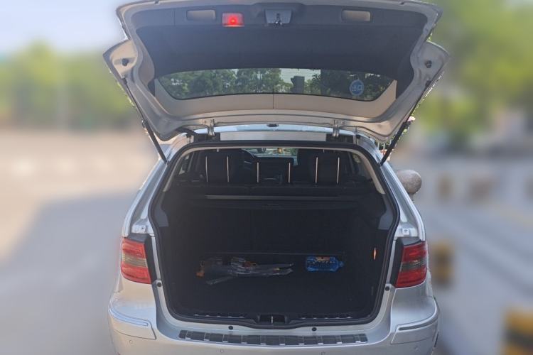 Used Mercedes-Benz B-Class 2009 B 200 Sport Edition Trunk