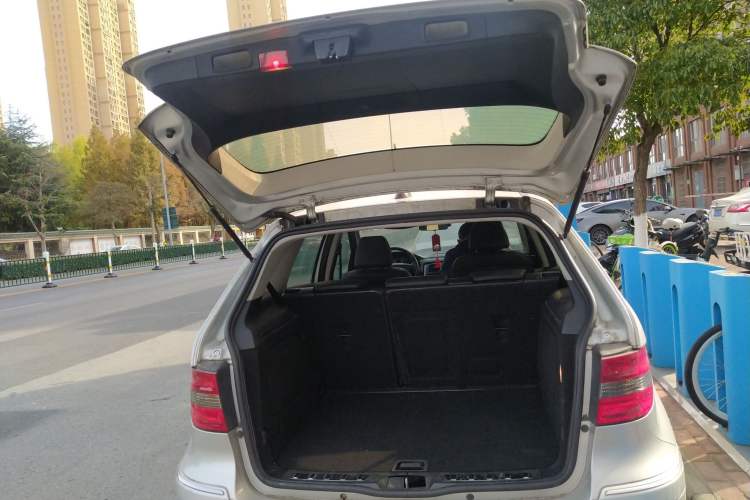 Used Mercedes-Benz B-Class 2009 B 200 Fashion Model Trunk
