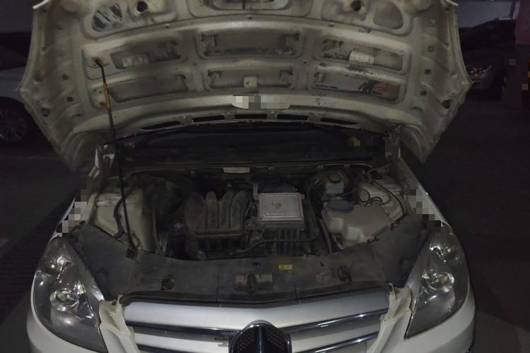 Used Mercedes-Benz B-Class 2009 B 200 Luxury Model Engine Bay