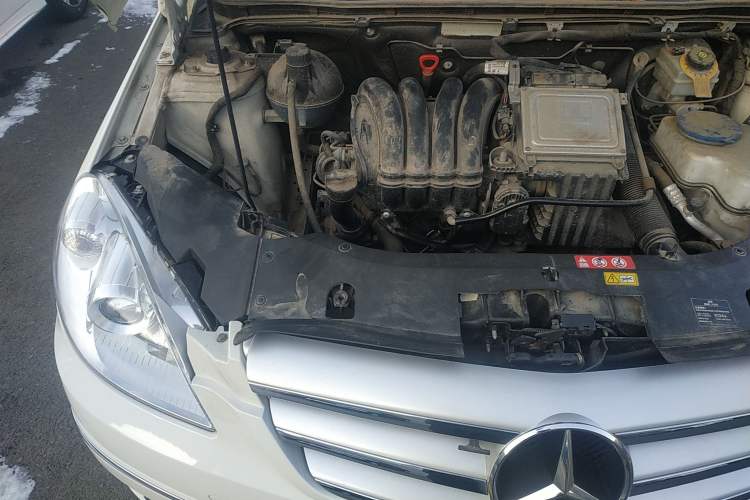 Used Mercedes-Benz B-Class 2009 B 200 Luxury Model Engine Bay Right