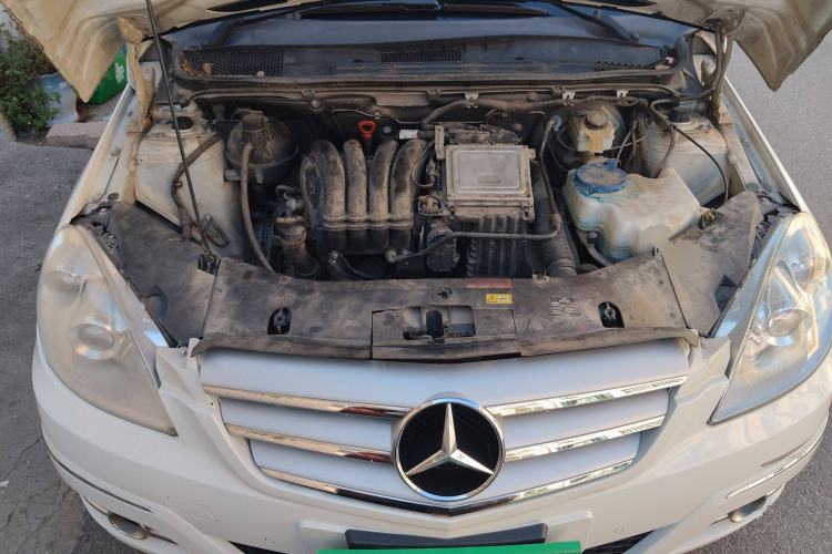 Used Mercedes-Benz B-Class 2009 B 200 Fashion Model Engine Bay