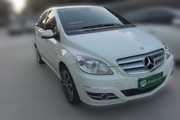 Used Mercedes-Benz B-Class 2009 B 200 Fashion Model Front Right 45 Deg