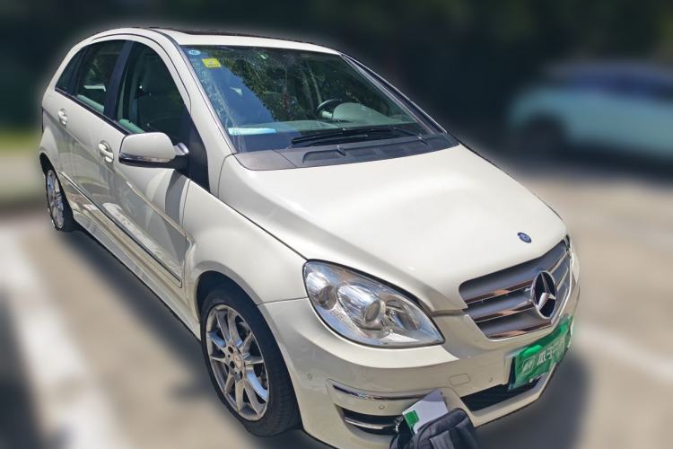 Used Mercedes-Benz B-Class 2009 B 200 Fashion Model Front Right 45 Deg