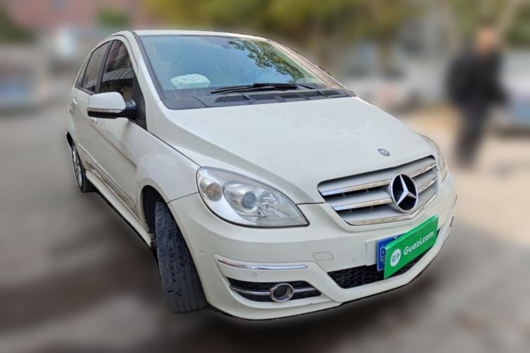 Used Mercedes-Benz B-Class 2009 B 200 Fashion Model Front Right 45 Deg