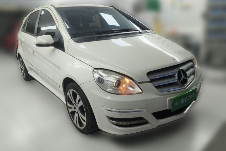 Used Mercedes-Benz B-Class 2009 B 200 Luxury Model Front Right 45 Deg