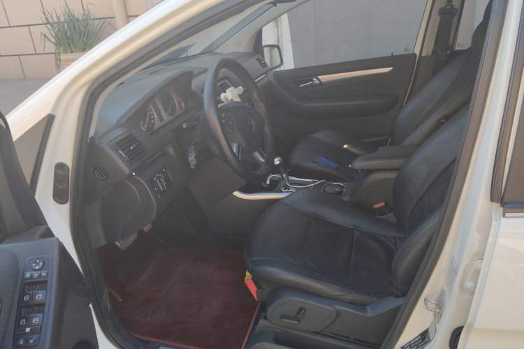 Used Mercedes-Benz B-Class 2009 B 200 Fashion Model Left Front Seat