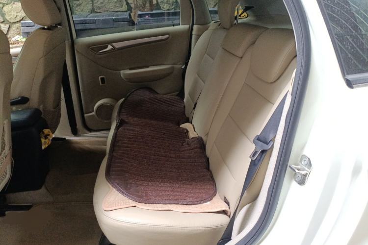 Used Mercedes-Benz B-Class 2009 B 200 Fashion Model Left Rear Seat