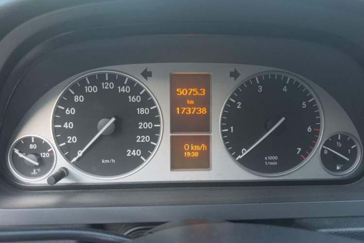Used Mercedes-Benz B-Class 2009 B 200 Fashion Model Odometer Close Up