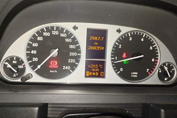 Used Mercedes-Benz B-Class 2009 B 200 Luxury Model Odometer Close Up