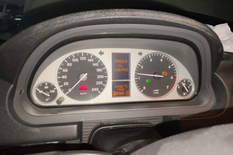 Used Mercedes-Benz B-Class 2009 B 200 Fashion Model Odometer Close Up