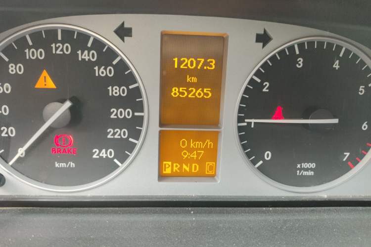 Used Mercedes-Benz B-Class 2009 B 200 Sport Edition Odometer Close Up