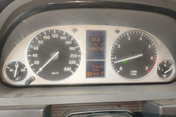 Used Mercedes-Benz B-Class 2009 B 200 Luxury Model Odometer Close Up