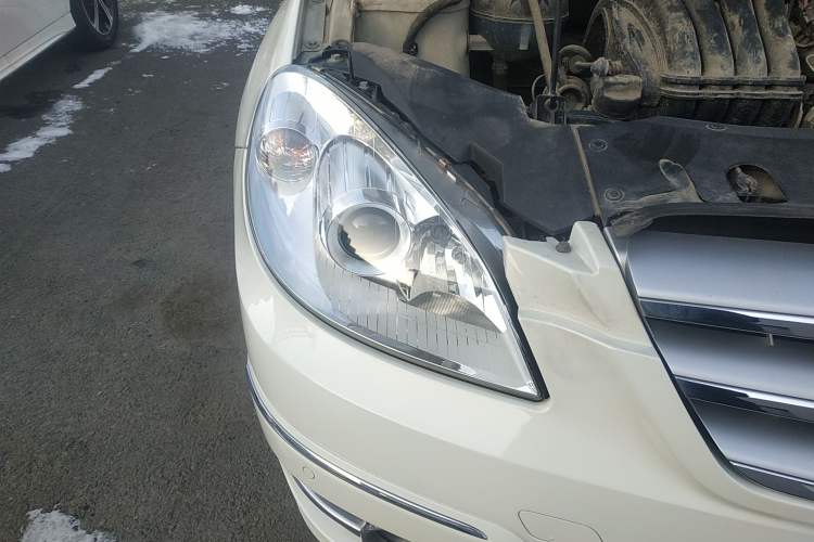 Used Mercedes-Benz B-Class 2009 B 200 Luxury Model Right Front Headlight