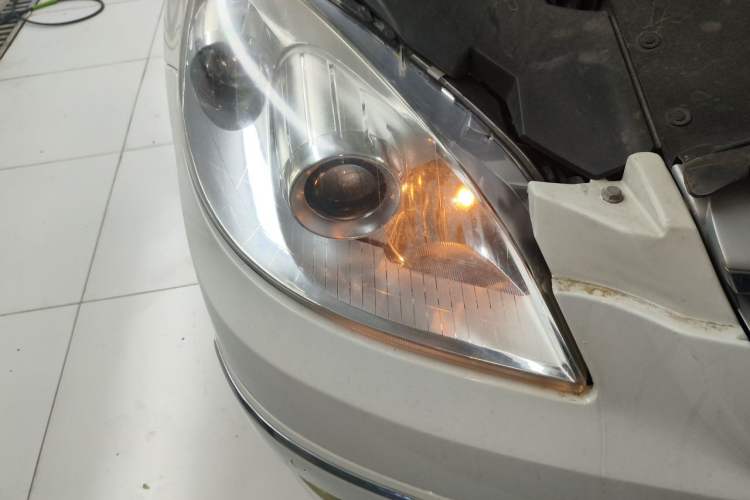 Used Mercedes-Benz B-Class 2009 B 200 Luxury Model Right Front Headlight