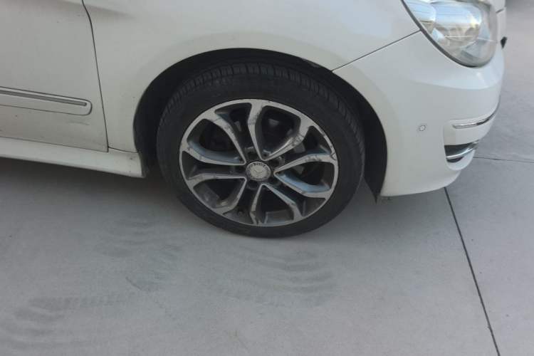 Used Mercedes-Benz B-Class 2009 B 200 Fashion Model Right Front Wheel Hub