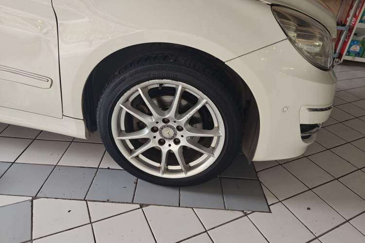 Used Mercedes-Benz B-Class 2009 B 200 Fashion Model Right Front Wheel Hub