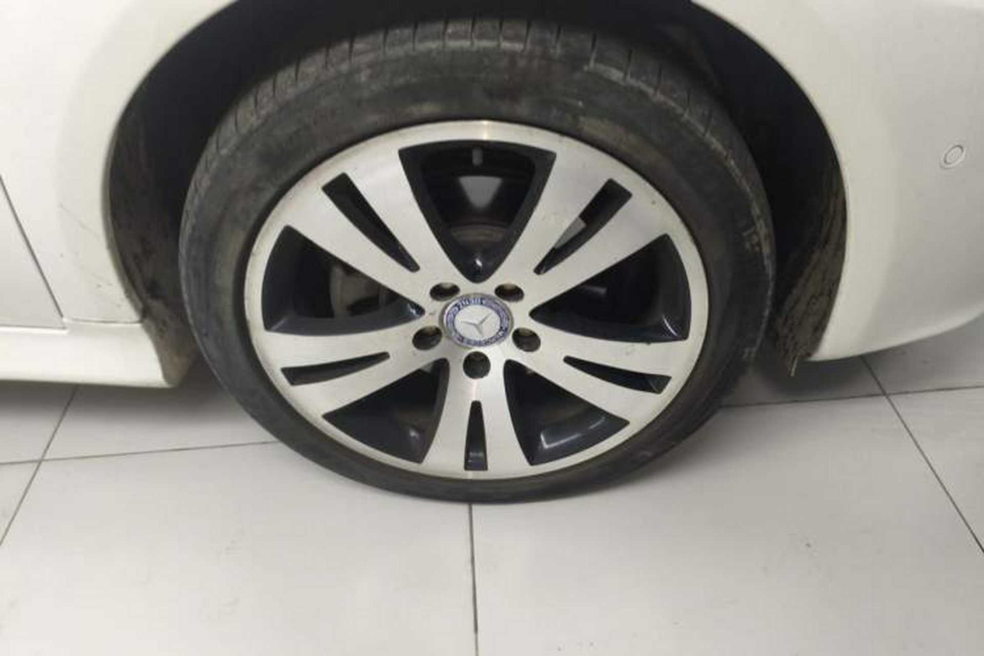 Used Mercedes-Benz B-Class 2009 B 200 Luxury Model Right Front Wheel Hub