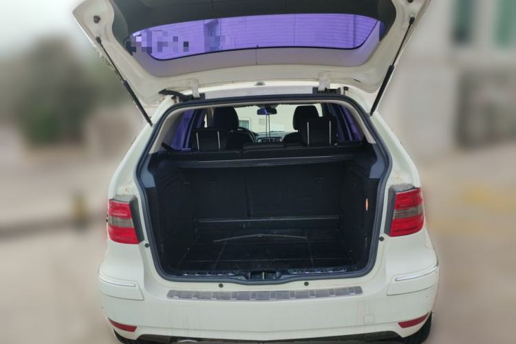 Used Mercedes-Benz B-Class 2009 B 200 Sport Edition Trunk