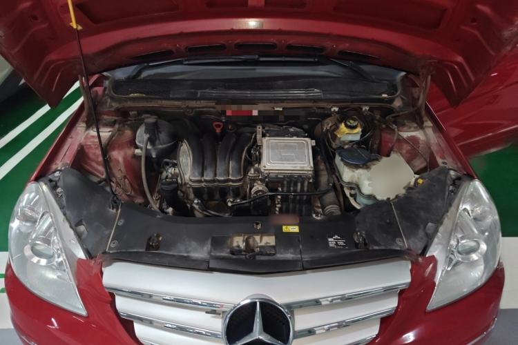 Used Mercedes-Benz B-Class  Engine Bay