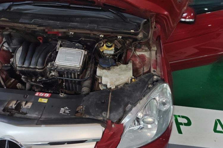 Used Mercedes-Benz B-Class  Engine Bay Left