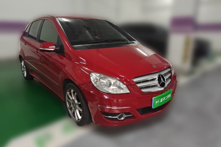 Used Mercedes-Benz B-Class  Front Right 45 Deg