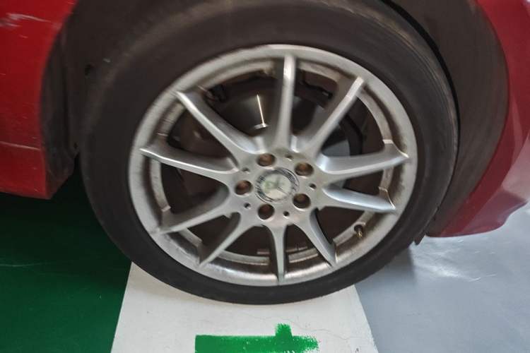 Used Mercedes-Benz B-Class  Right Front Wheel Hub