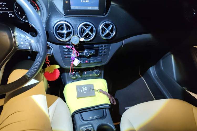 Used Mercedes-Benz B-Class 2012 B 180 Audio And AC Panel
