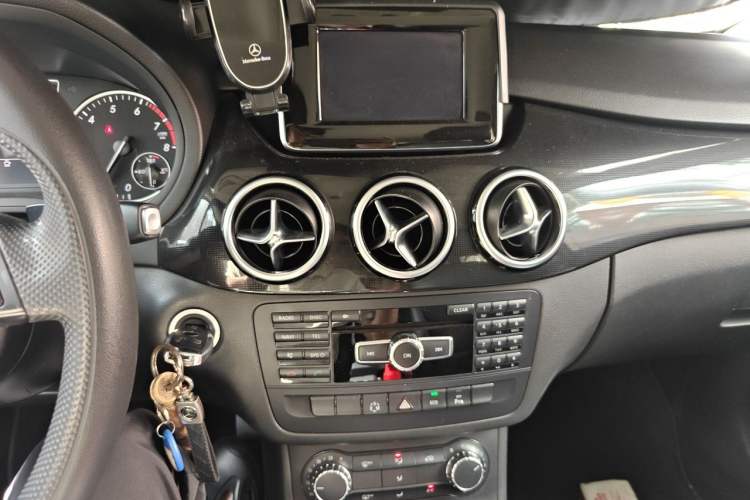 Used Mercedes-Benz B-Class 2012 B 180 Audio And AC Panel