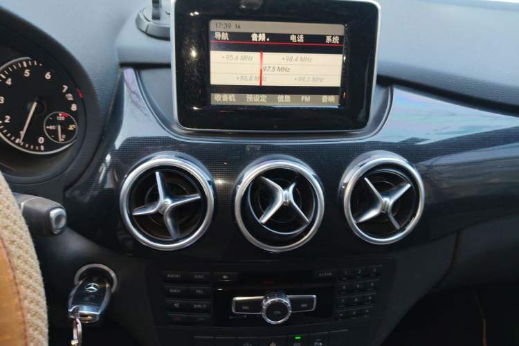 Used Mercedes-Benz B-Class 2012 B 180 Audio And AC Panel