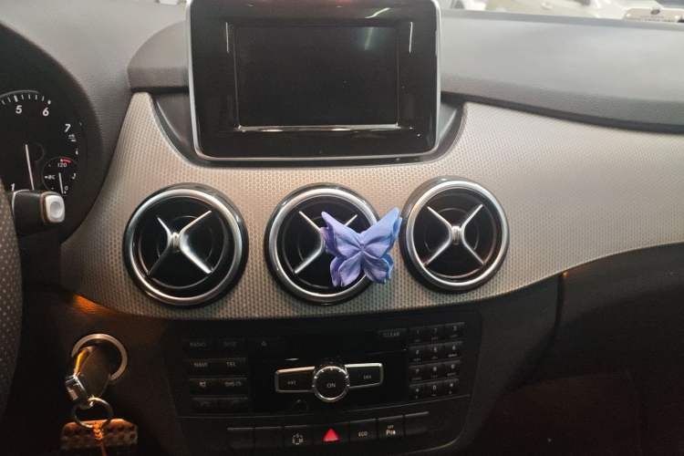 Used Mercedes-Benz B-Class 2012 B 200 Audio And AC Panel