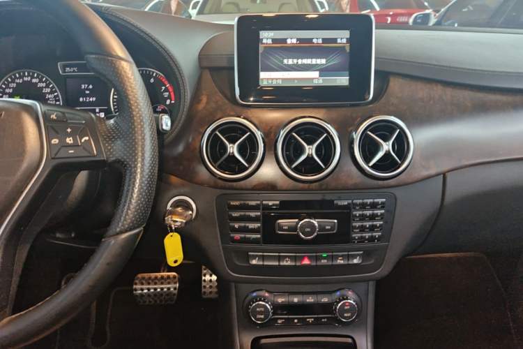 Used Mercedes-Benz B-Class 2012 B 200 Audio And AC Panel