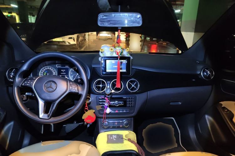 Used Mercedes-Benz B-Class 2012 B 180 Center Console