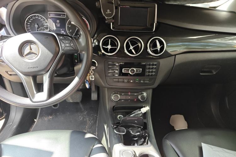 Used Mercedes-Benz B-Class 2012 B 180 Center Console
