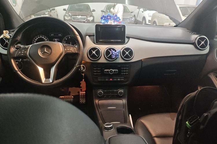 Used Mercedes-Benz B-Class 2012 B 200 Center Console