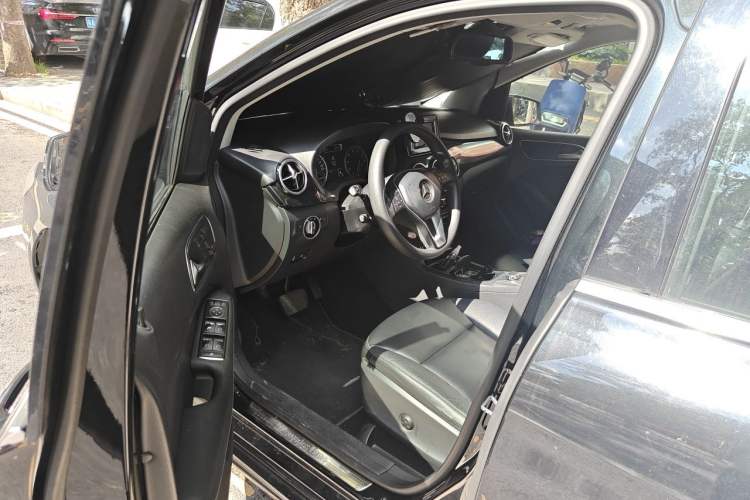 Used Mercedes-Benz B-Class 2012 B 180 Driver Seat