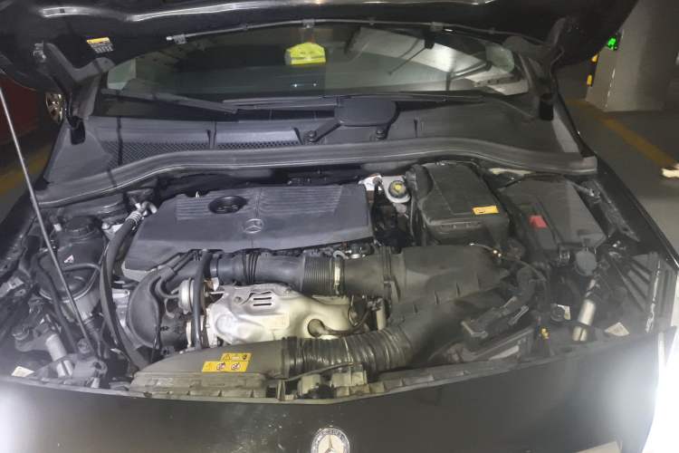 Used Mercedes-Benz B-Class 2012 B 180 Engine Bay