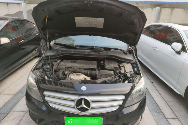 Used Mercedes-Benz B-Class 2012 B 180 Engine Bay