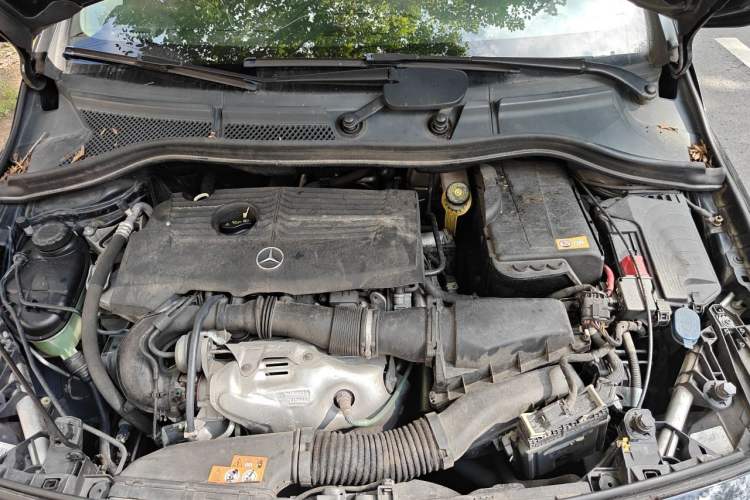 Used Mercedes-Benz B-Class 2012 B 180 Engine Bay