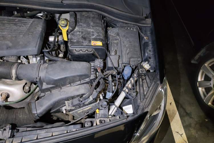 Used Mercedes-Benz B-Class 2012 B 180 Engine Bay Left