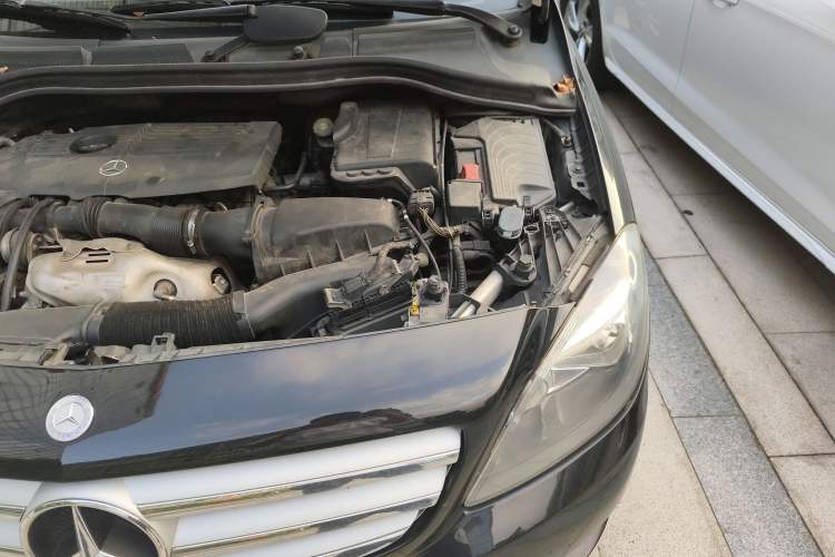 Used Mercedes-Benz B-Class 2012 B 180 Engine Bay Left