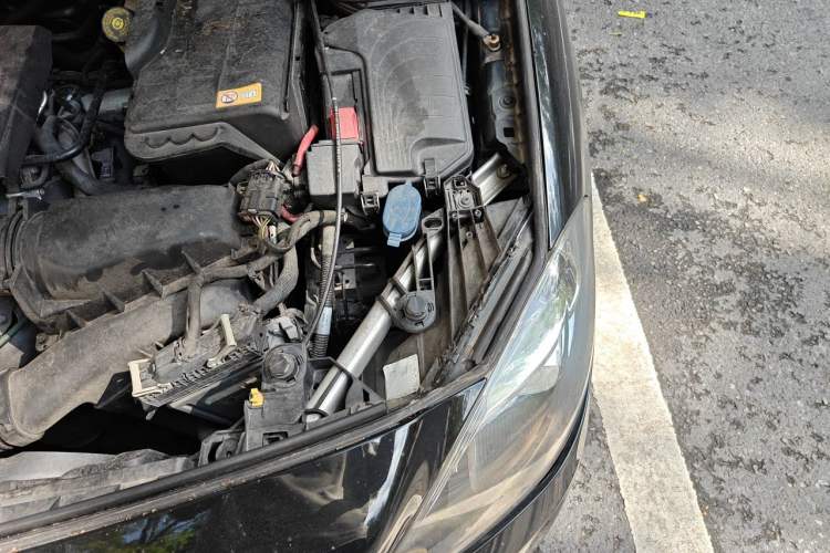 Used Mercedes-Benz B-Class 2012 B 180 Engine Bay Left