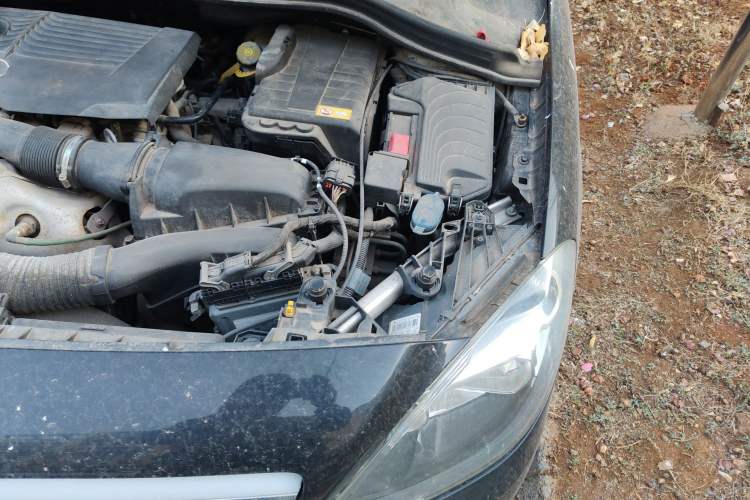 Used Mercedes-Benz B-Class 2012 B 180 Engine Bay Left