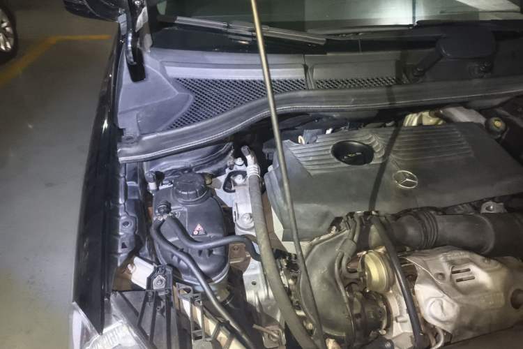 Used Mercedes-Benz B-Class 2012 B 180 Engine Bay Right
