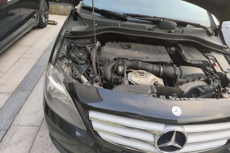 Used Mercedes-Benz B-Class 2012 B 180 Engine Bay Right