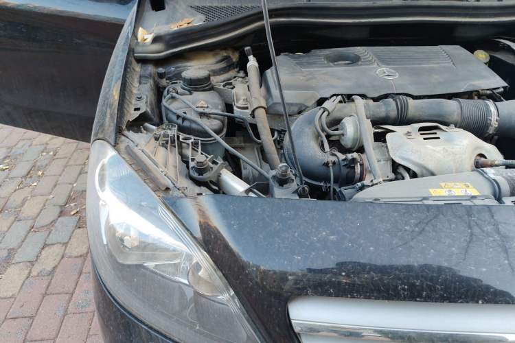 Used Mercedes-Benz B-Class 2012 B 180 Engine Bay Right